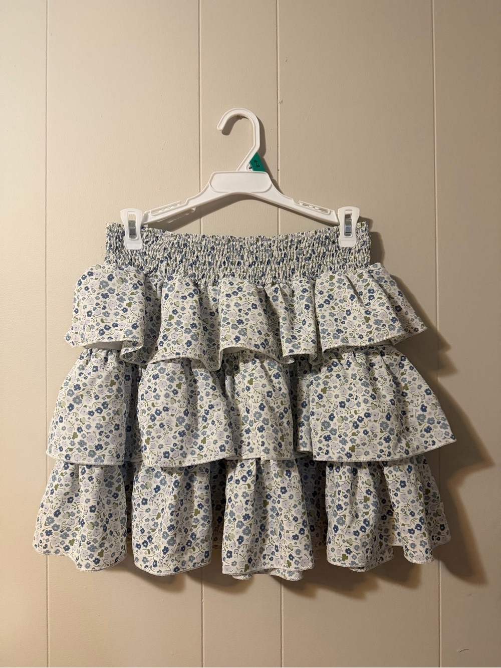 ROMWE White Floral Tiered Ruffle Mini Skirt